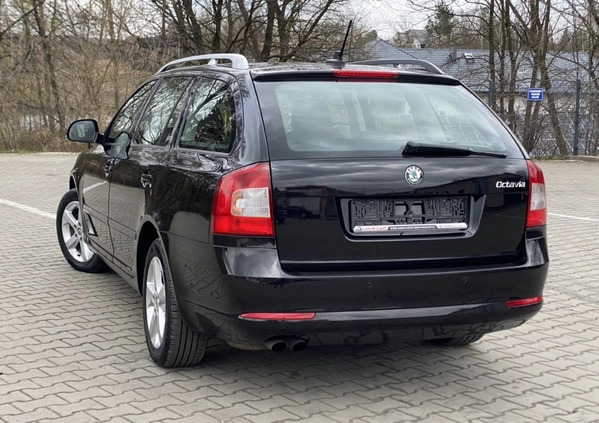 Skoda Octavia cena 28900 przebieg: 212000, rok produkcji 2011 z Poręba małe 254